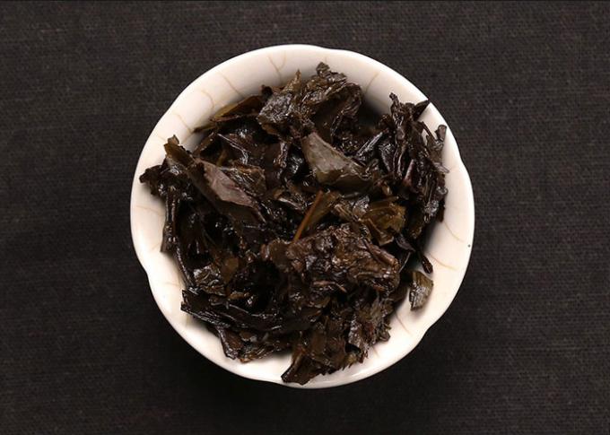 Fermentado procesando té oscuro chino con gusto liso y delicado