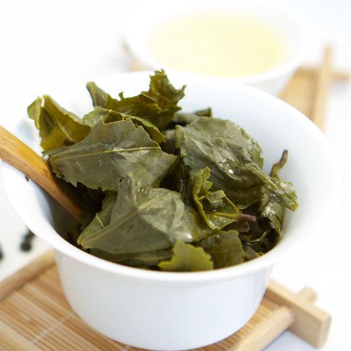 El té hecho a mano de Kuan Yin del Ti del té de Oolong del chino con el satinado ligero de Frost aparece