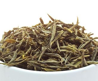 China Té verde de la montaña amarilla verde esmeralda, pico amarillo de la piel de la montaña de las hojas de té blandas proveedor